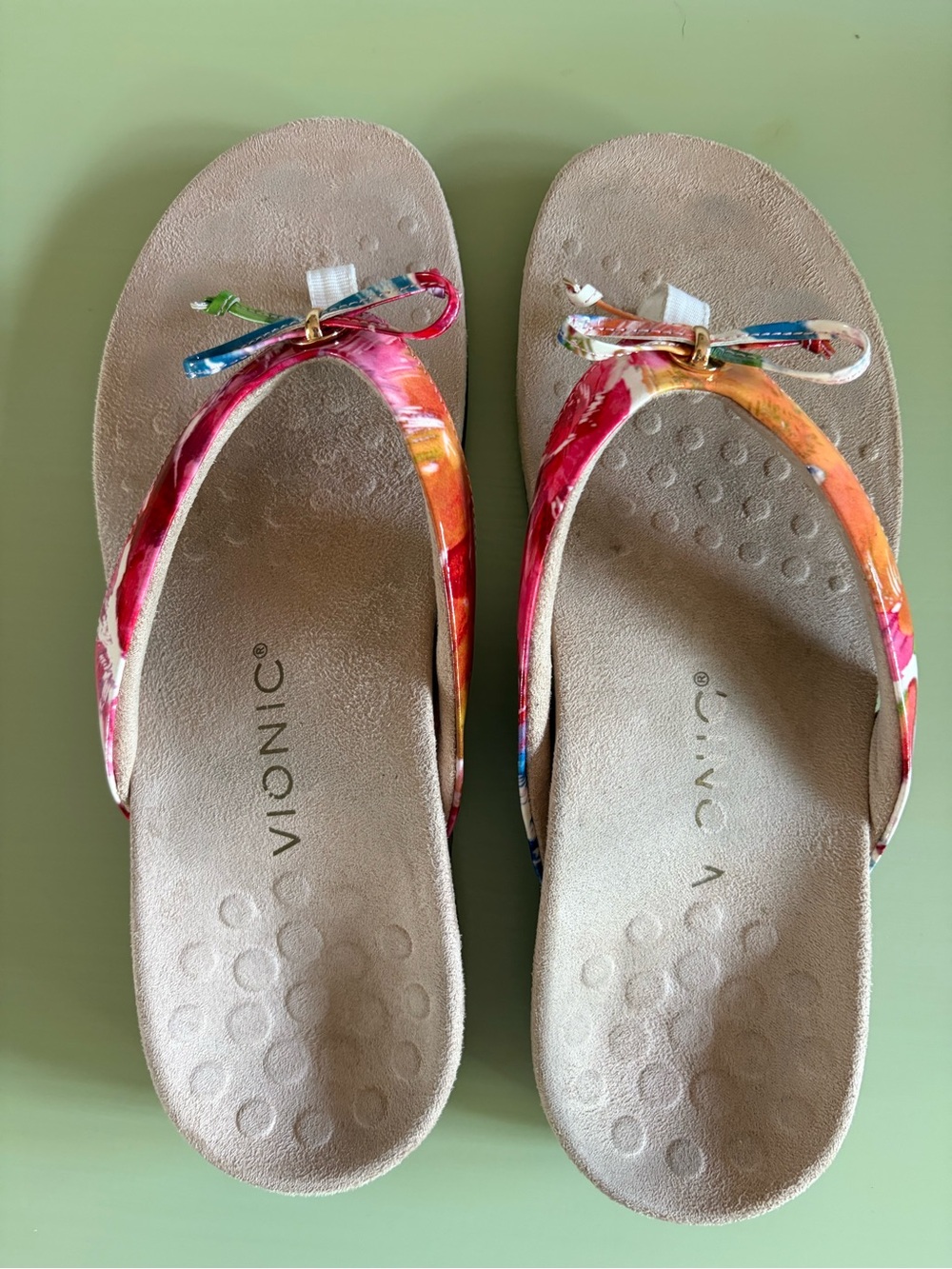 Vionic Women's Cassie Multi-Color Floral Print Thong Sandals Size 9